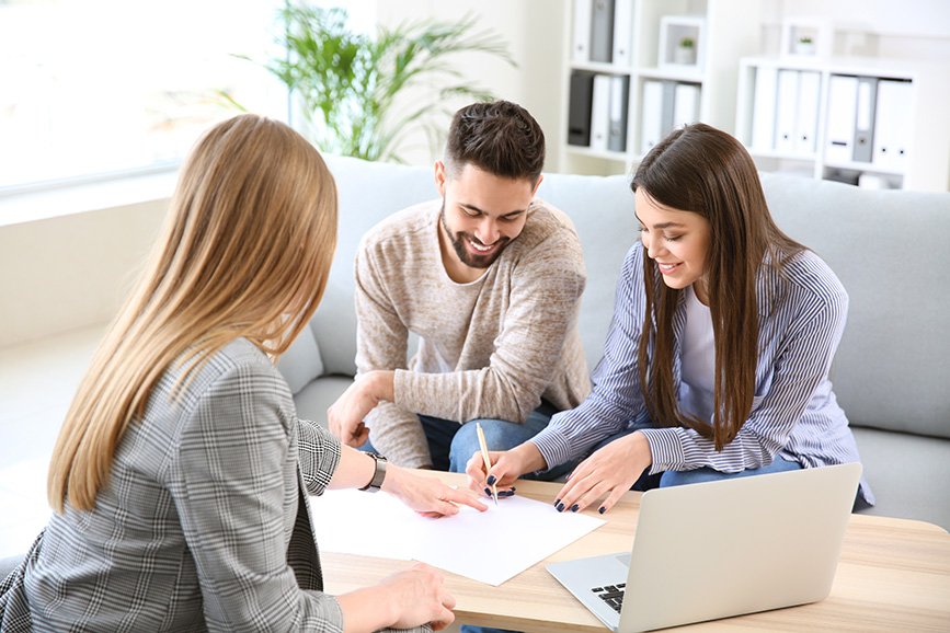 Couple signing no-income loan